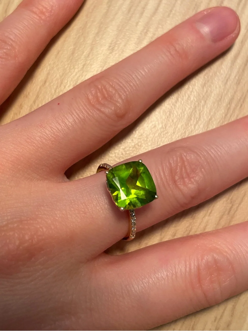 14k yellow gold real peridot and diamond ring size 6 new-can get certificate